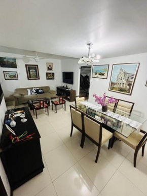 Casa 4/4(Amplos), Cond. fechado com piscina-150m2